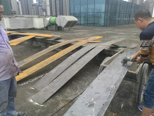 建筑施工中的<a href=http://www.atvttvv.net target=_blank class=infotextkey>粘鋼加固</a>的作用